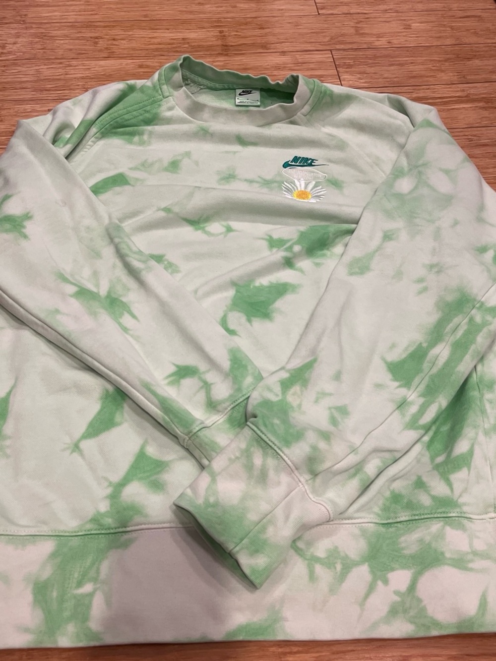 Nike Men’s Light Green and White Tie-Dye Crewneck Sweatshirt